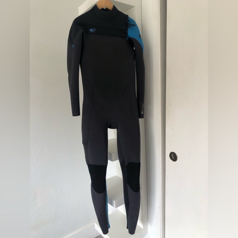 O’Neill superfreak wetsuit youth size 16 (petite) 4/3 thickness great condition